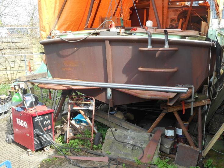 03-04-2015, Koelpijpen op de zwemplateau werbank