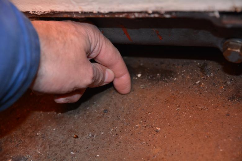 19-04-2015, Bijna vinger ruimte onder carterpan aan bb zijde