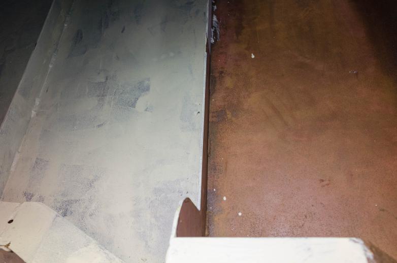 10-03-2018, 2 l epoxy primer in motorruimte / achterpiek gesmeerd